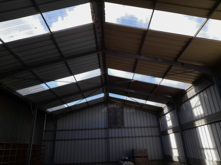 couverture bardage tôle bac acier, bac acier translucide, luminosité, rénovation de hangar, couverture toit plat, chéneau zinc